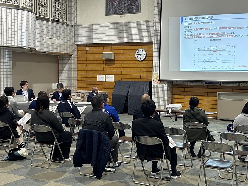 懇談会の様子（熊倉小）