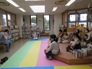 読み聞かせ会のようす