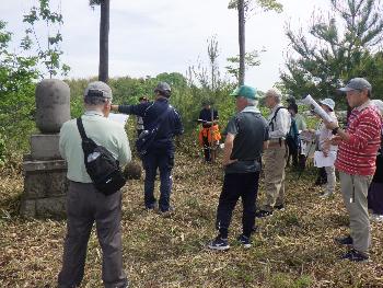 解説に耳を傾ける参加者