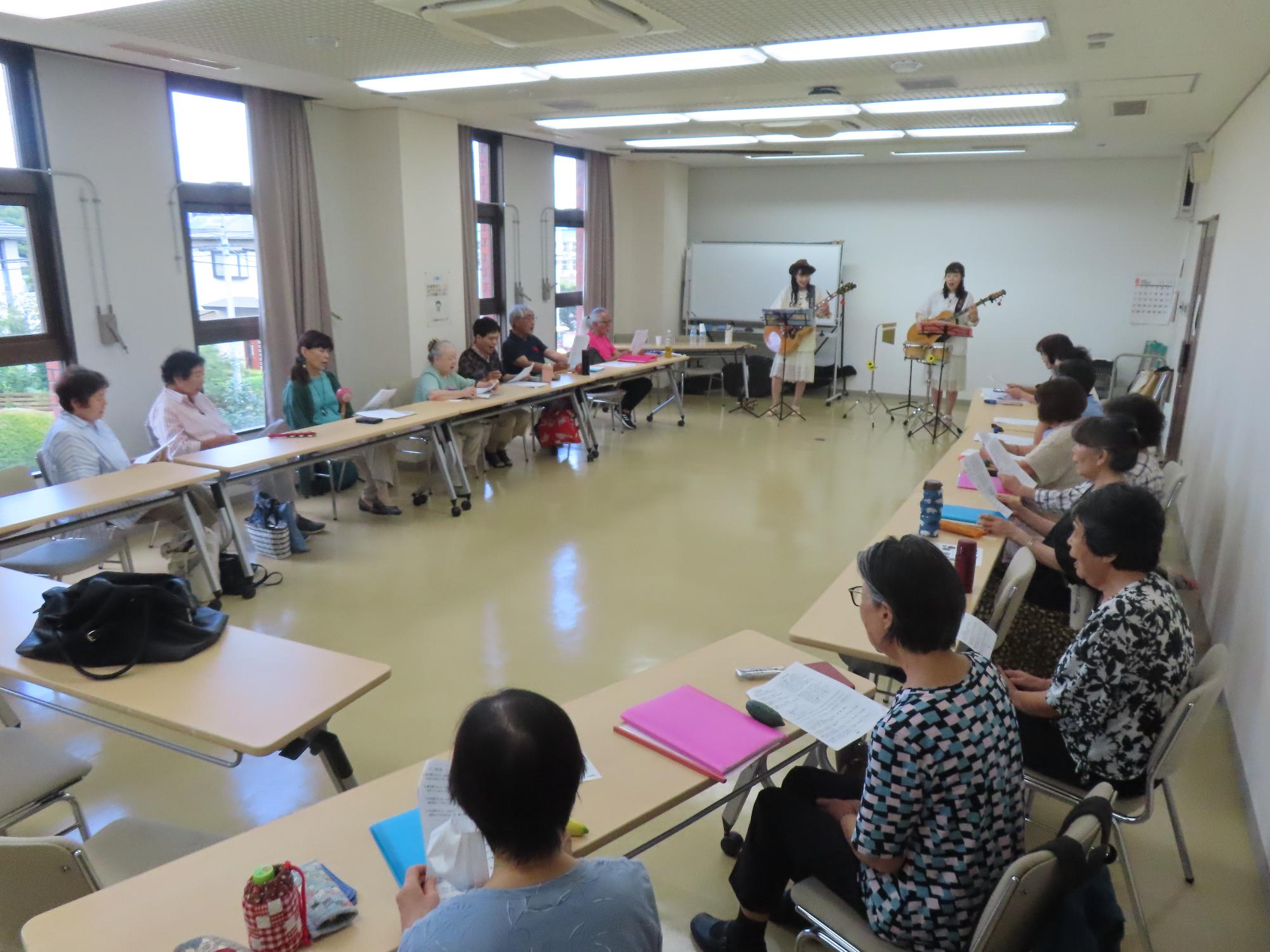 趣味の講座「アカペラ」の様子