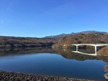 綺麗な青空と堀川ダムの写真